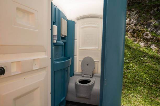 Best Portable bathroom rental  in Johnson City, KS